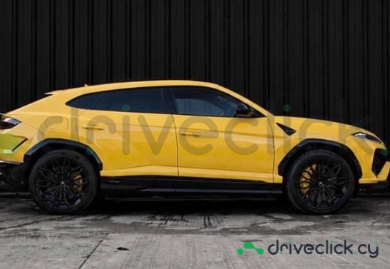 Lamborghini Urus Yellow