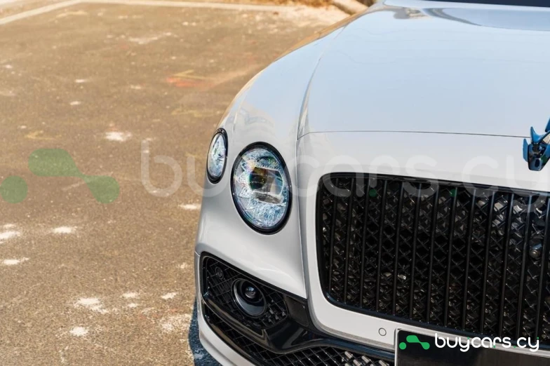 Bentley Flying Spur Белый