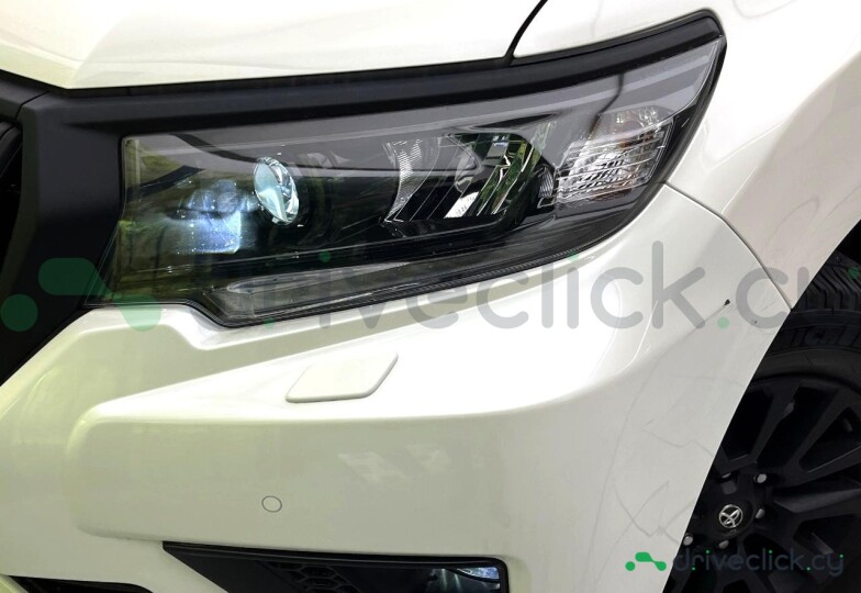 Toyota Land Cruiser Prado White