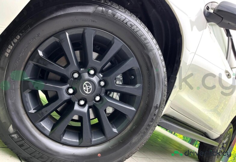 Toyota Land Cruiser Prado White
