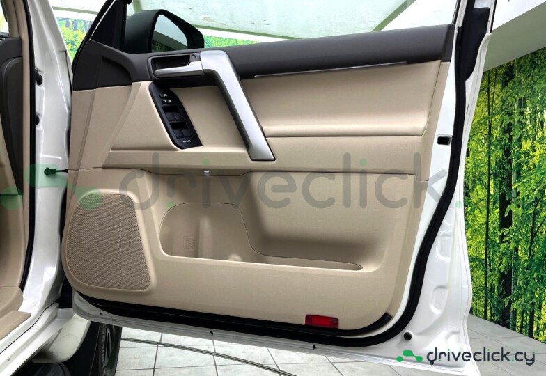 Toyota Land Cruiser Prado White