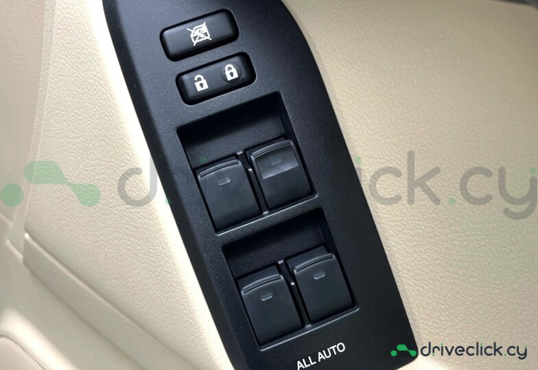 Toyota Land Cruiser Prado White
