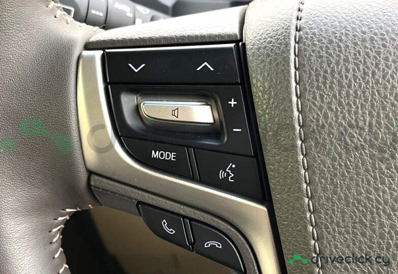 Toyota Land Cruiser Prado White