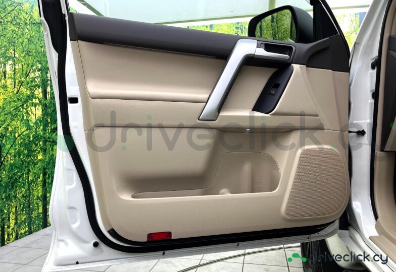 Toyota Land Cruiser Prado White