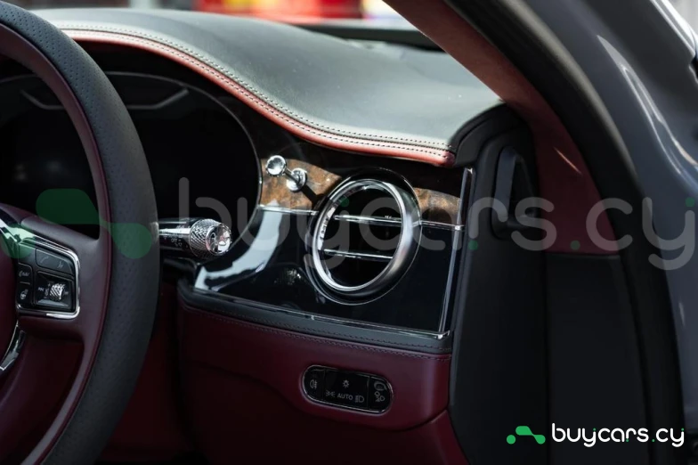 Bentley Flying Spur Белый