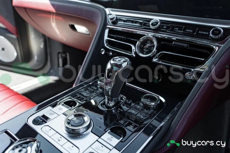 Bentley Flying Spur Белый