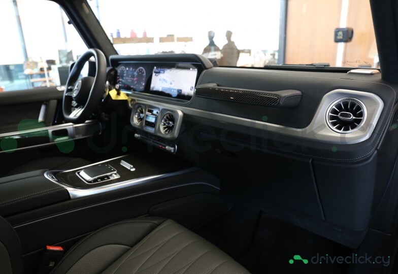 Mercedes G-class Black