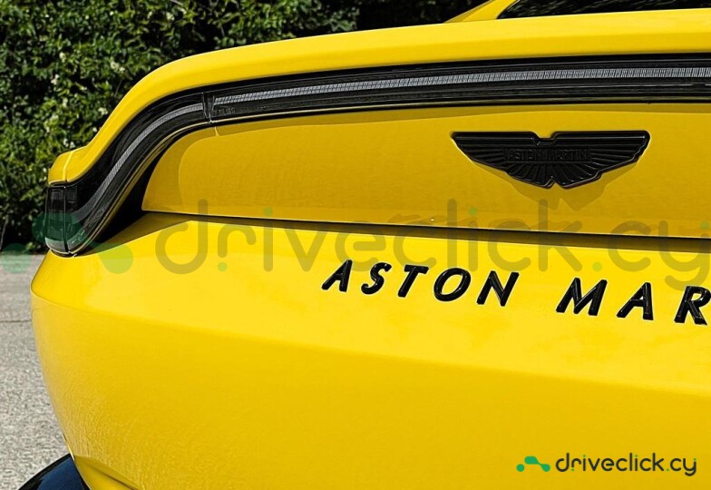 Aston Martin Vantage Желтый