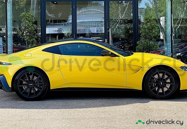 Aston Martin Vantage Желтый