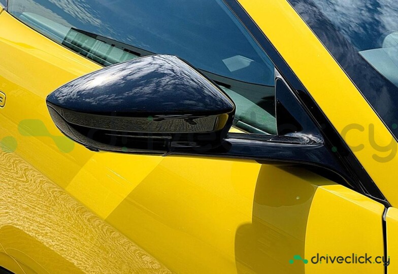 Aston Martin Vantage Желтый