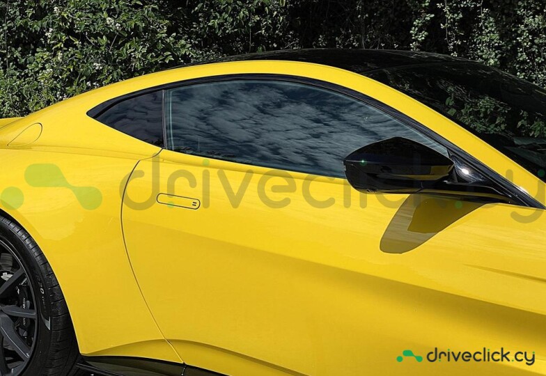 Aston Martin Vantage Желтый