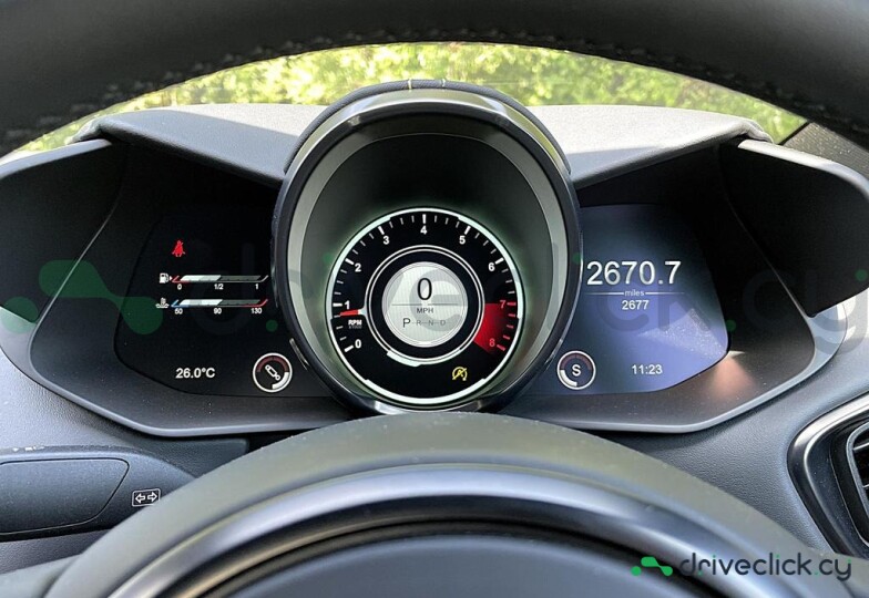 Aston Martin Vantage Желтый