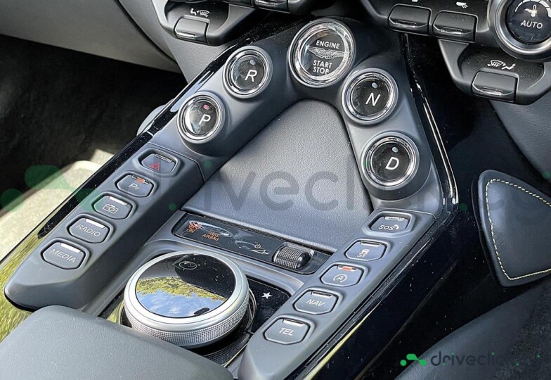 Aston Martin Vantage Желтый