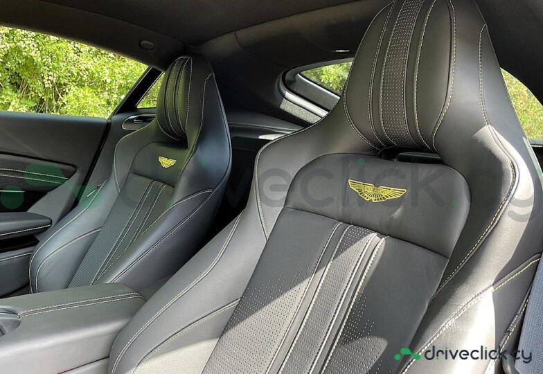 Aston Martin Vantage Желтый