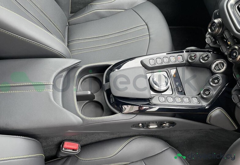 Aston Martin Vantage Желтый