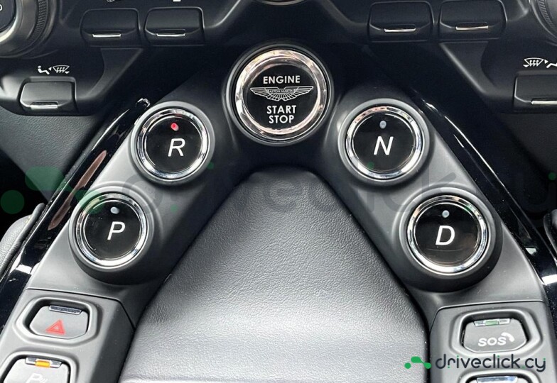 Aston Martin Vantage Желтый