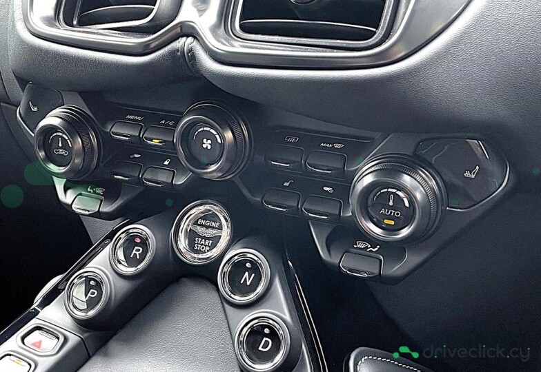 Aston Martin Vantage Желтый