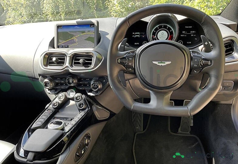 Aston Martin Vantage Желтый