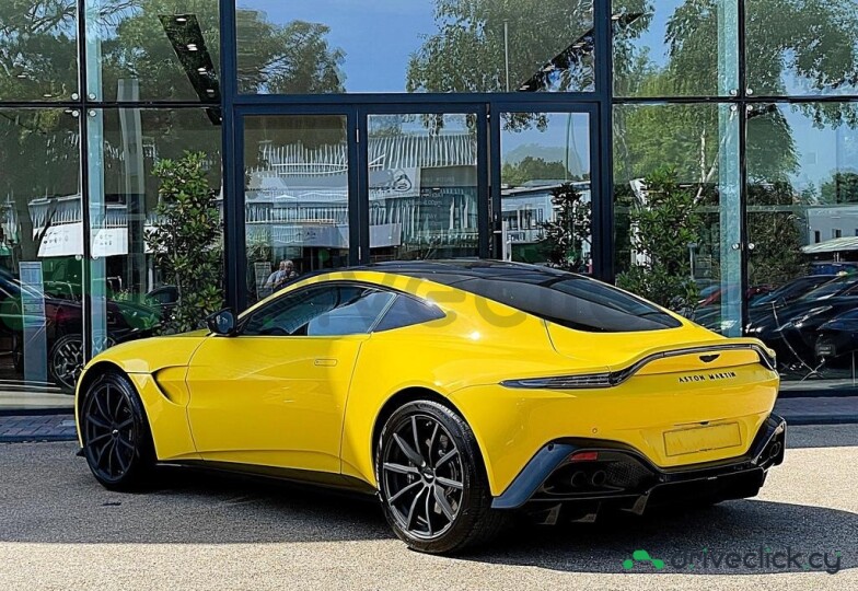 Aston Martin Vantage Желтый
