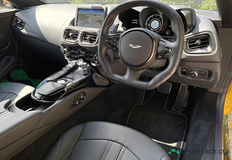 Aston Martin Vantage Желтый