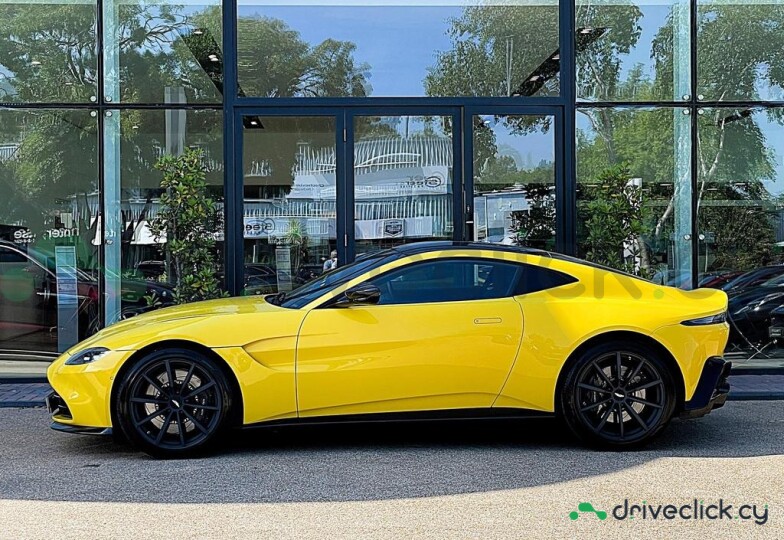Aston Martin Vantage Желтый