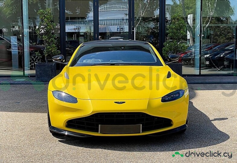 Aston Martin Vantage Желтый