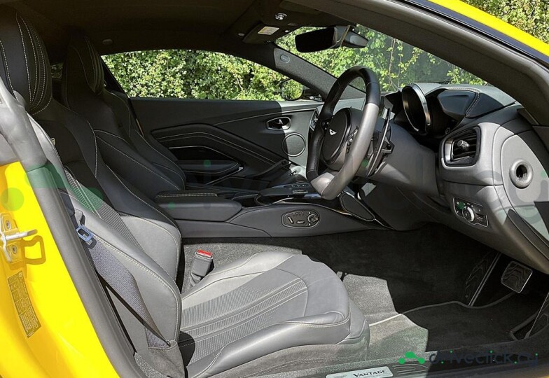 Aston Martin Vantage Желтый