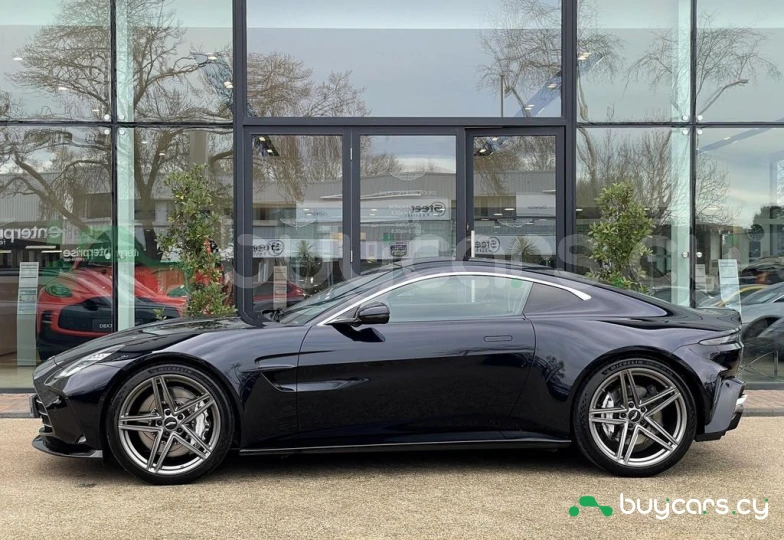 Aston Martin Vantage Black