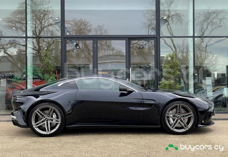 Aston Martin Vantage Black