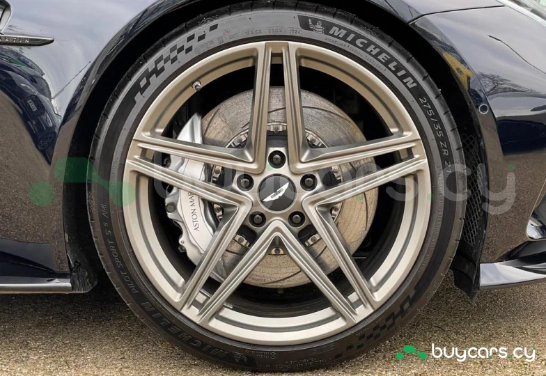 Aston Martin Vantage Black