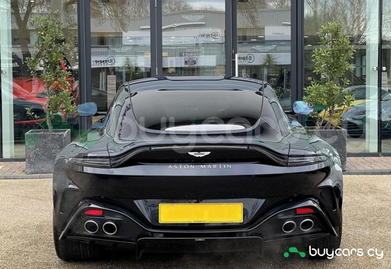 Aston Martin Vantage Black