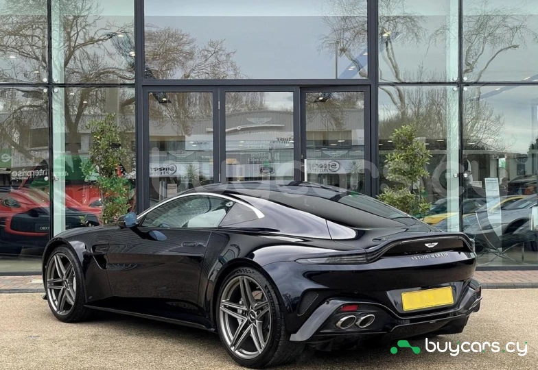 Aston Martin Vantage Black