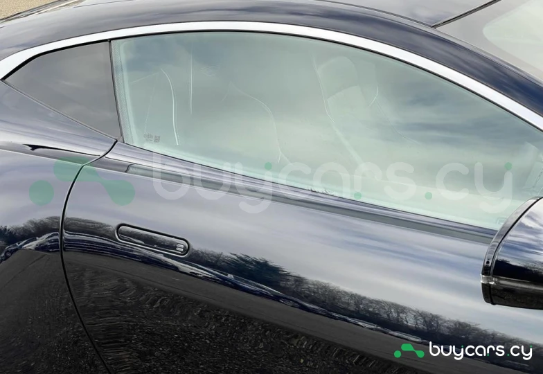 Aston Martin Vantage Black