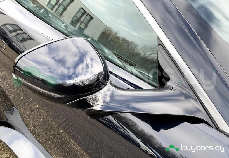 Aston Martin Vantage Black