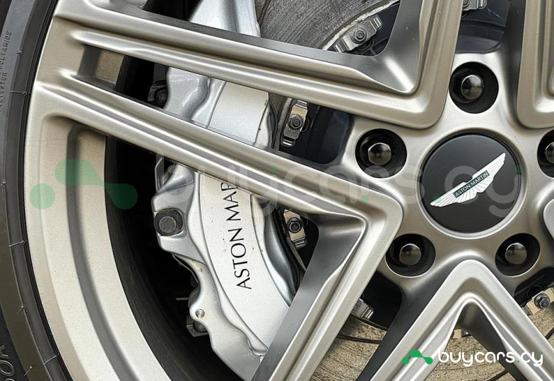 Aston Martin Vantage Black