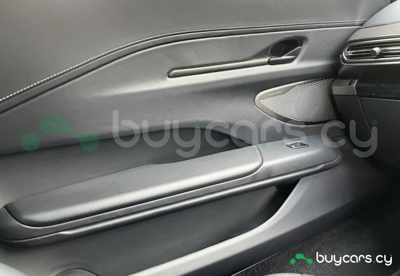 Aston Martin Vantage Black