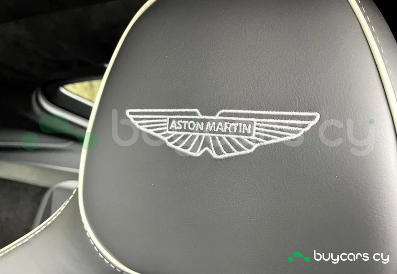 Aston Martin Vantage Black