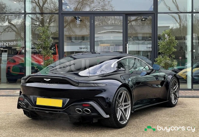 Aston Martin Vantage Black