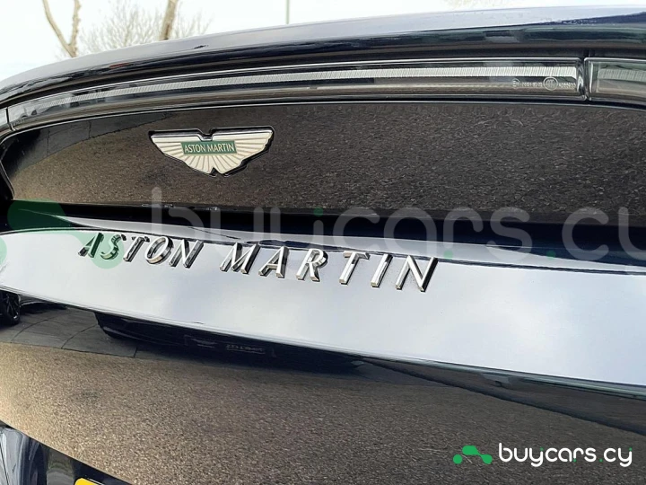 Aston Martin Vantage Black