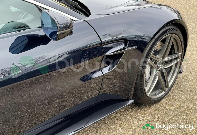 Aston Martin Vantage Black