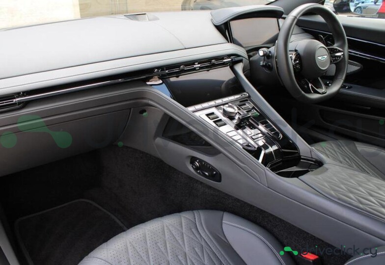 Aston Martin DB12 Фиолетовый