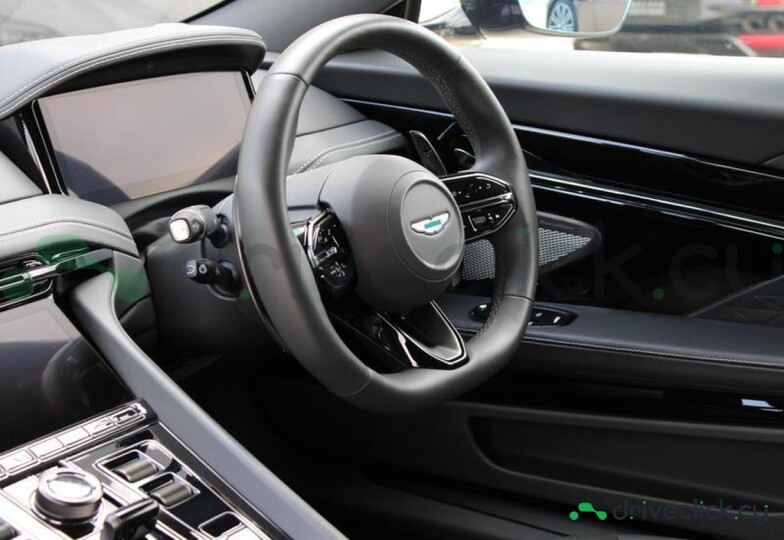 Aston Martin DB12 Фиолетовый