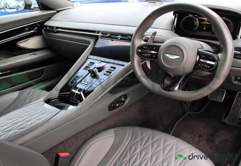 Aston Martin DB12 Фиолетовый