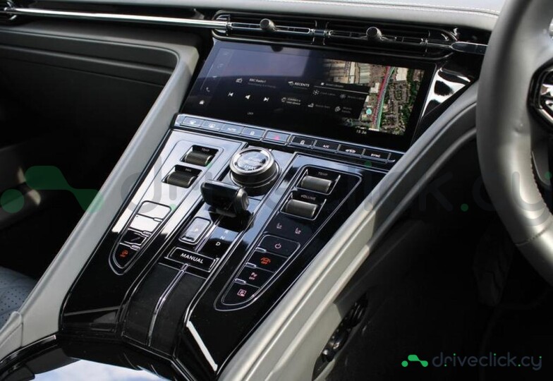 Aston Martin DB12 Фиолетовый