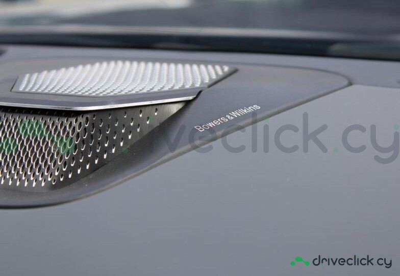 Aston Martin DB12 Фиолетовый