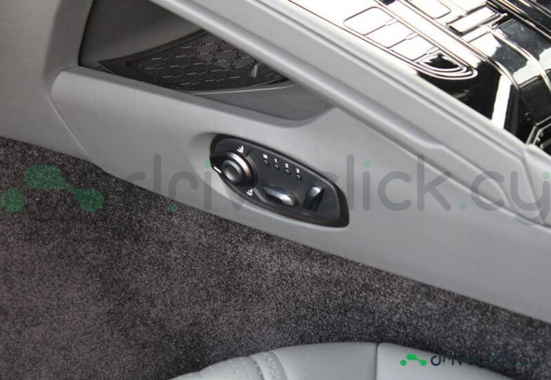 Aston Martin DB12 Фиолетовый