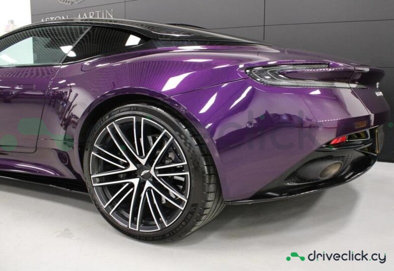 Aston Martin DB12 Фиолетовый