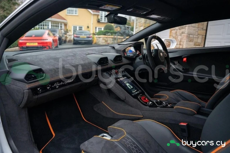 Lamborghini Huracan Белый