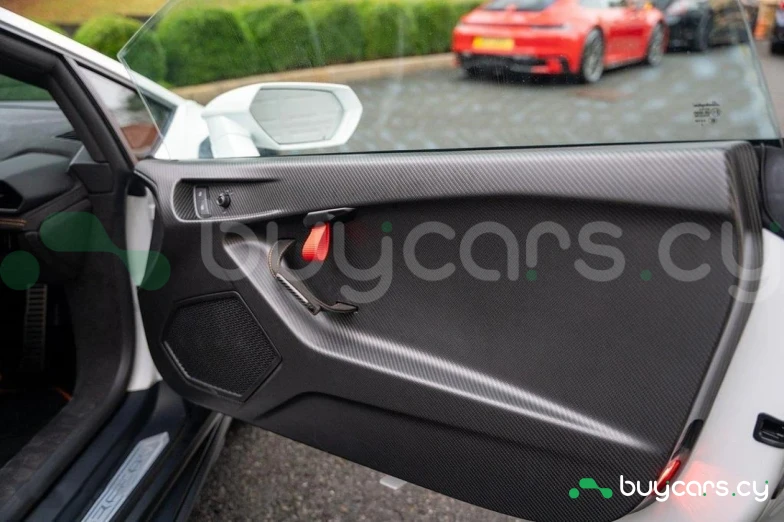 Lamborghini Huracan Белый