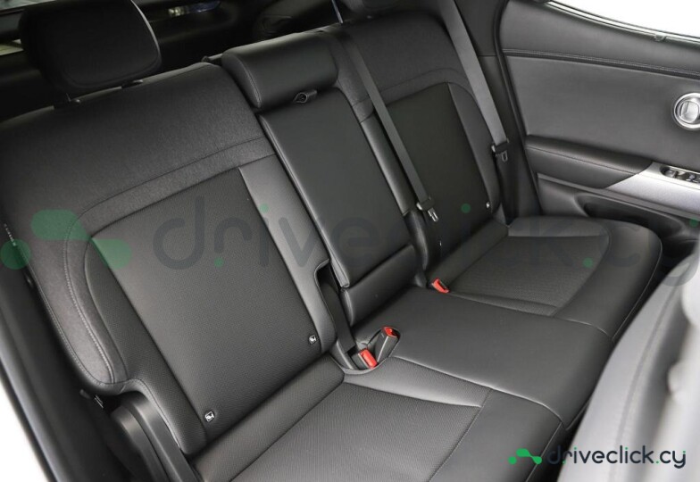 Genesis GV60 Белый
